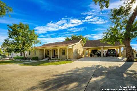 735 HOT SHOT LN, McQueeney, TX 78123