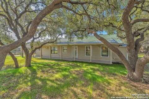 337 Mills Lane, Pipe Creek, TX 78063