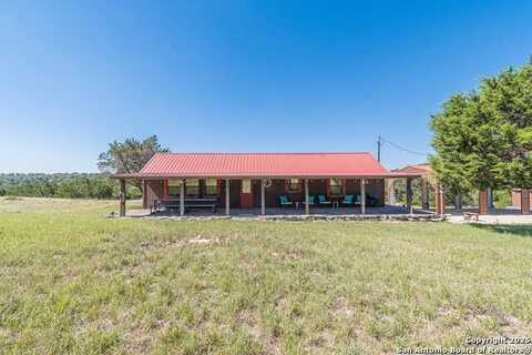 117 Hawk Rd., Fredericksburg, TX 78624