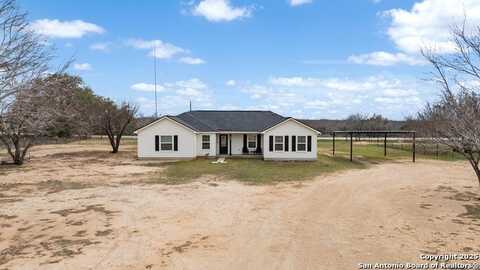 102 County Road 2636, Devine, TX 78016