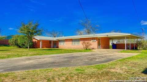 603 F St, Floresville, TX 78114