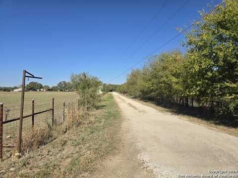 County Road 664, Devine, TX 78016