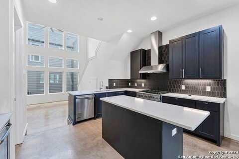 1143 N Academy Ave, New Braunfels, TX 78130