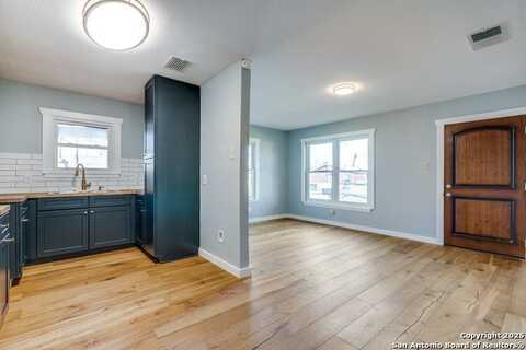 318 E AMBER ST, San Antonio, TX 78221