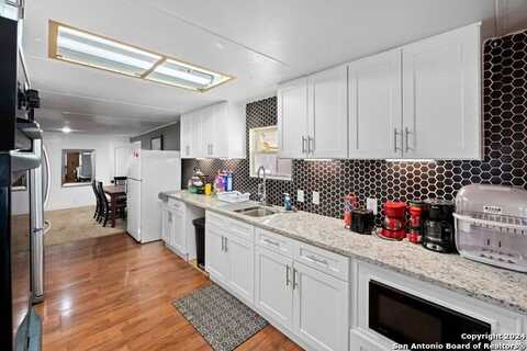 626 Flintstone Dr, Canyon Lake, TX 78133