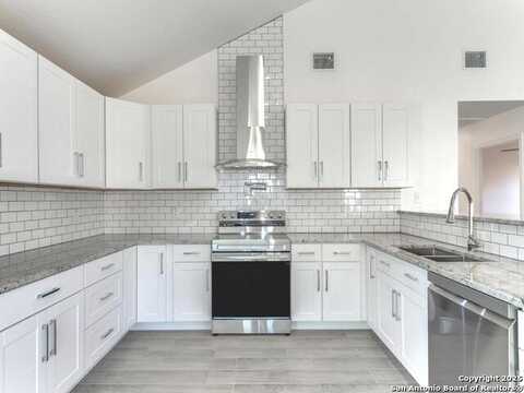 329 Cottage St, Kerrville, TX 78028