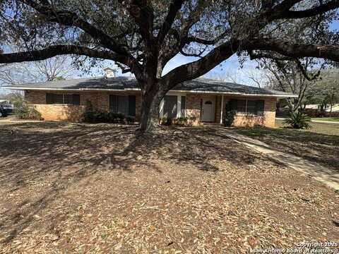 1017 E Trinity, Pearsall, TX 78061