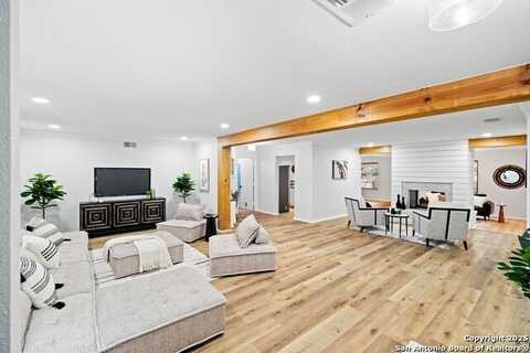 15809 HORSE CREEK ST, San Antonio, TX 78232
