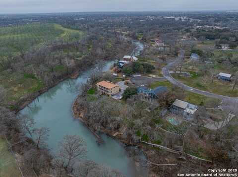 54 S Hampton Dr, Seguin, TX 78155