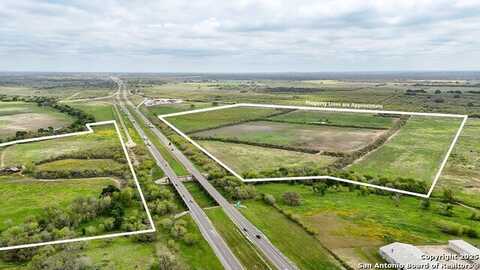 1001 S IH 35, Devine, TX 78016