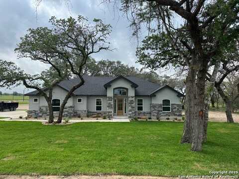 692 County Road 320, Floresville, TX 78114
