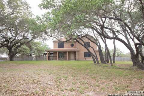 797 KILLARNEY RD, Floresville, TX 78114