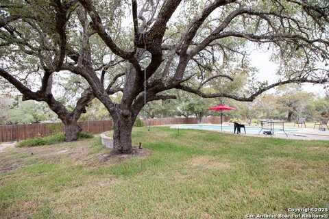 797 KILLARNEY RD, Floresville, TX 78114