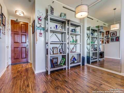 1 TOWERS PARK LN, San Antonio, TX 78209