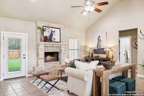 112 GLENN OAKS DR, Boerne, TX 78006