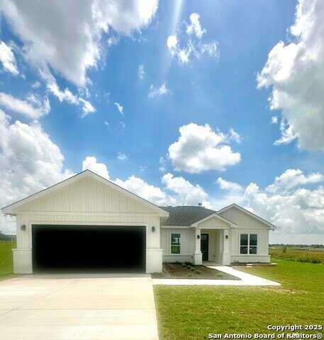 181 Pine Valley Dr, La Vernia, TX 78121