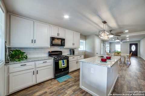912 E Main, Karnes City, TX 78118