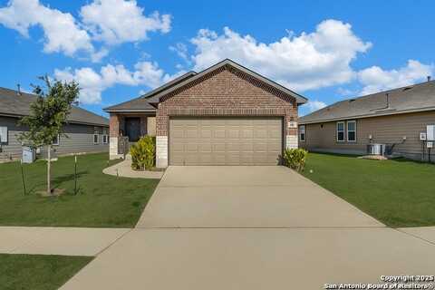 232 middle green, Floresville, TX 78114