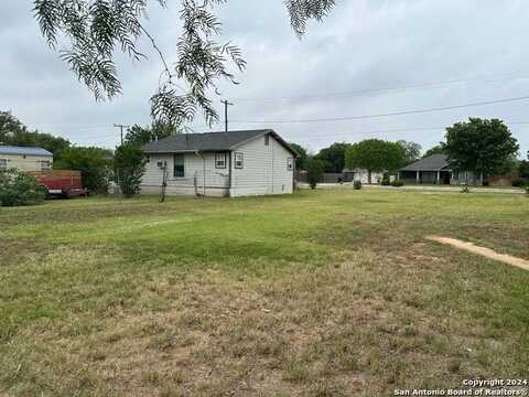 418 N Ceder St, Pearsall, TX 78061