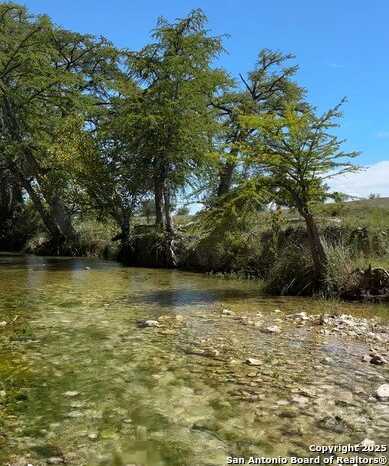 58 Weston Road, Leakey, TX 78873