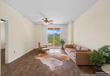 1 TOWERS PARK LN, San Antonio, TX 78209