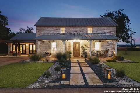 271 Smokehouse Rd, Fredericksburg, TX 78624