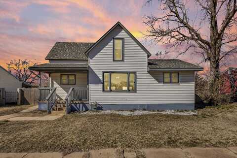 218 N 8th St, Conway Springs, KS 67031