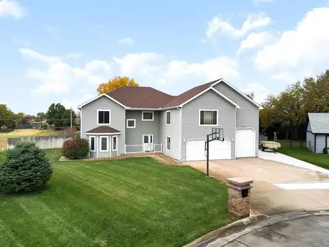 1112 Republic Circle, Salina, KS 67401