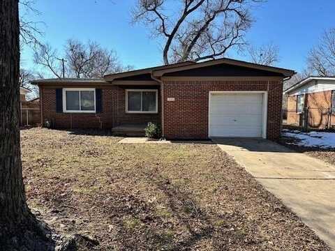 401 Hillcrest Ave, Haysville, KS 67060