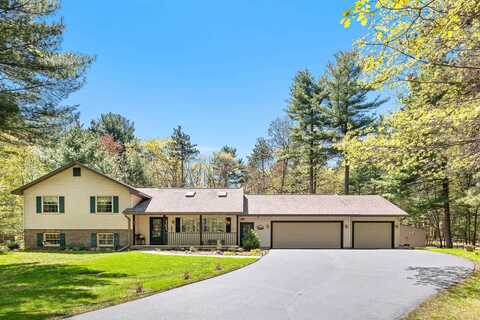 N2040 Majestic Pines Circle, Wautoma, WI 54982