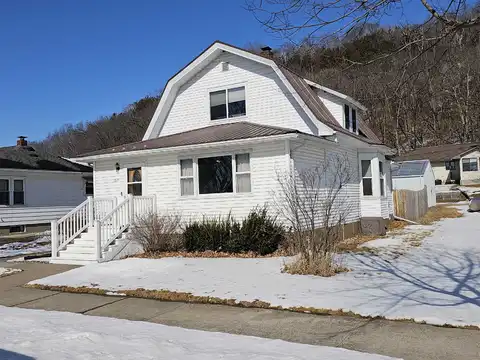 313 E Dewey Street, Cassville, WI 53806