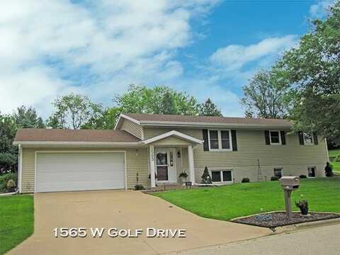 1565 W Golf Drive, Platteville, WI 53818