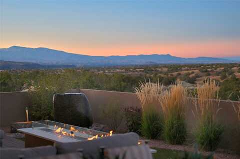 15 Via De Las Yeguas, Santa Fe, NM 87506