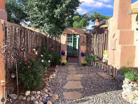220 Irvine, Santa Fe, NM 87501
