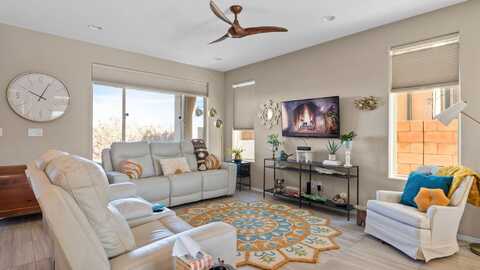 4806 Governor Miles Road, Santa Fe, NM 87507