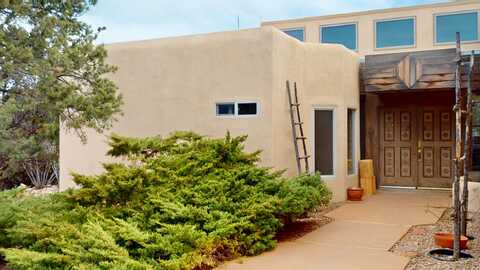 2 Estrella De La Manana, Santa Fe, NM 87508