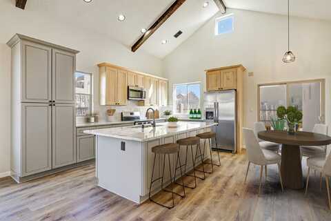 7241 Arroyo Central, Santa Fe, NM 87507