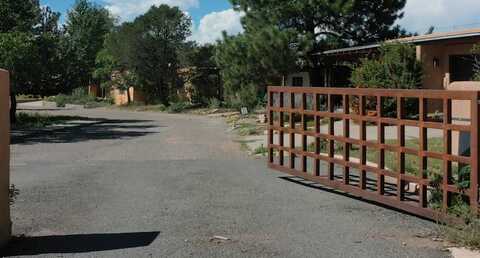 102 Camino Santiago, Santa Fe, NM 87501