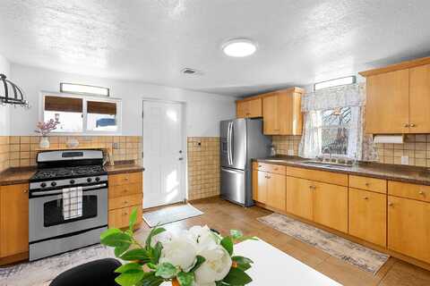 480 County Rd 84 unit: C, Santa Fe, NM 87506