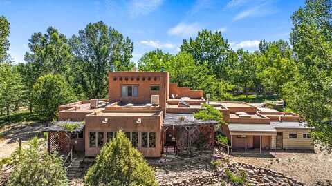 211 County Rd 41, Los Luceros, NM 87511