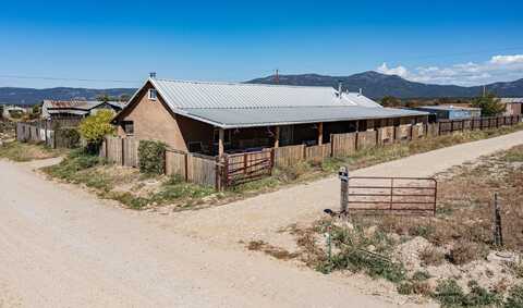 32 Upper Llano, Llano, NM 87542