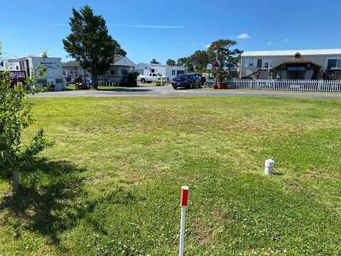 8280 BAY ST, CHINCOTEAGUE, VA 23336