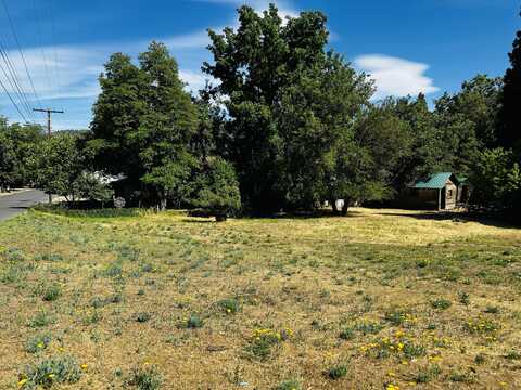 106 N West Street, Yreka, CA 96097