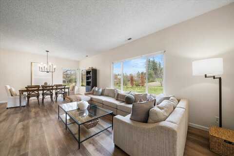 8940 Olney Park Drive, Redding, CA 96001