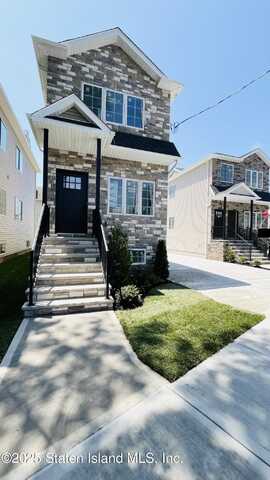 1384 Clove Road, Staten Island, NY 10301