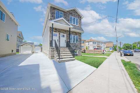 1380 Clove Road, Staten Island, NY 10301