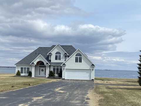 27 St. Lawrence Crescent, Waddington, NY 13694