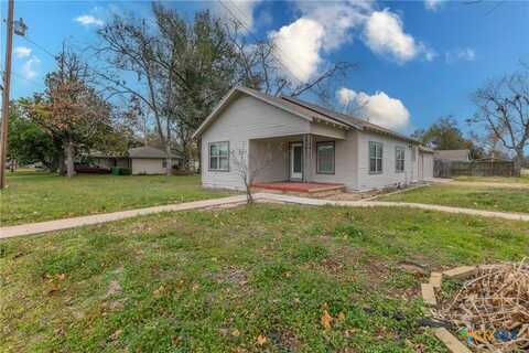 701 E 15th Street, Cameron, TX 76520
