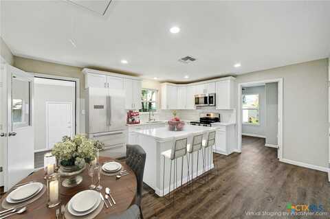 212 S Walnut Avenue, Luling, TX 78648