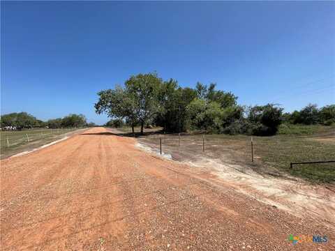 697 Robinhood Rd., Victoria, TX 77905